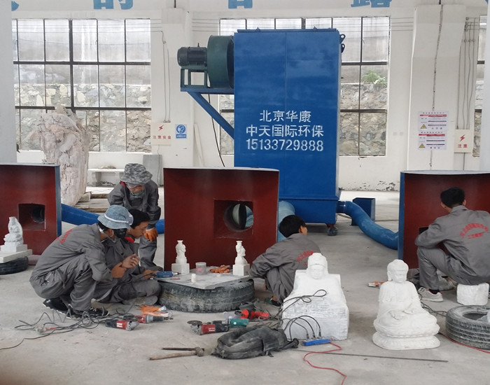 我公司為河北雕塑學(xué)校生產(chǎn)的<strong>移動(dòng)式除塵器</strong>9月份已經(jīng)測(cè)試成功！